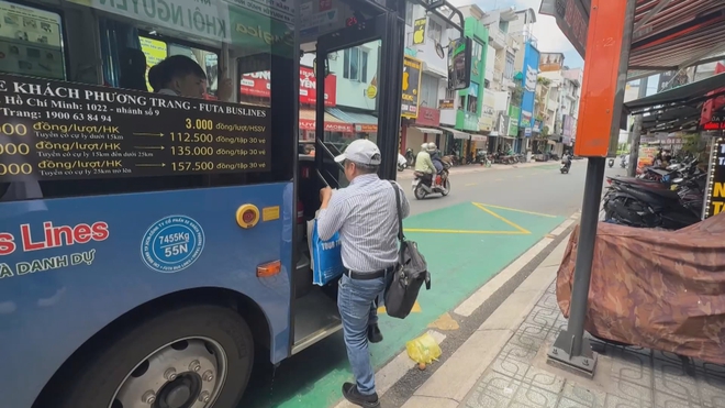 60 Giây Sáng ngày 1/7/2026 | TP. Hồ Chí Minh: Dễ nhận diện trạm xe buýt nhờ vệt sơn xanh - Ảnh 1.