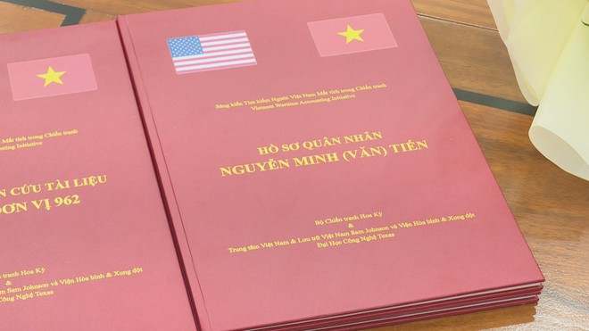 60 Giây Sáng ngày 10/7/2026 | TP. Hồ Chí Minh tiếp nhận kỷ vật chiến tranh và hồ sơ liệt sĩ - Ảnh 1.