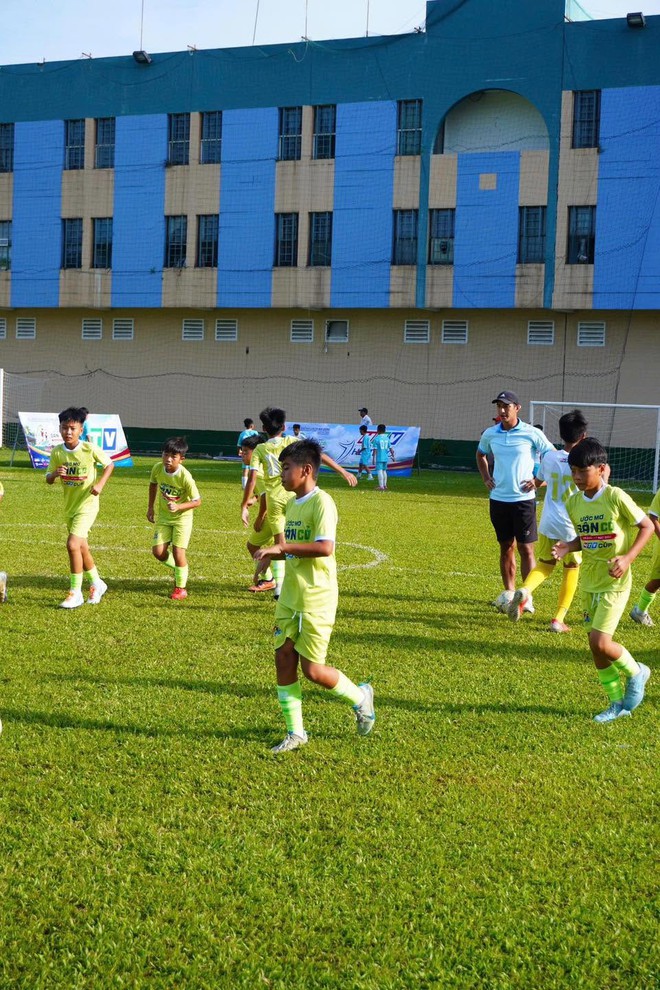 Kịch tính loạt trận Tứ kết VCK Giải "Ước mơ sân cỏ" – Cúp HTV 2026 - Ảnh 2.