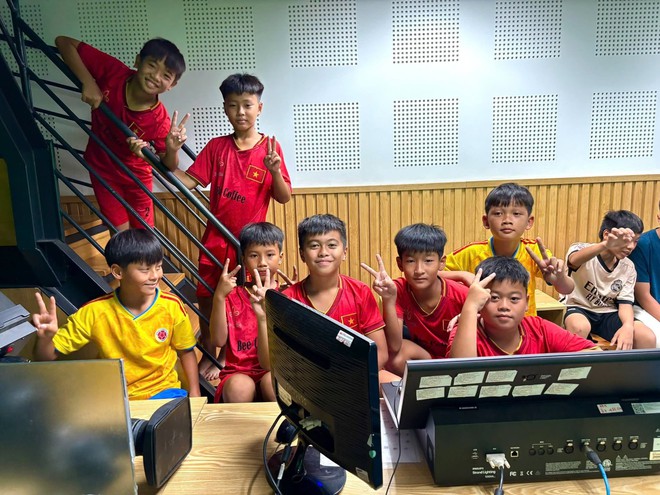 Cầu thủ nhí "Ước mơ sân cỏ" Cúp HTV 2026 trải nghiệm hè ý nghĩa - Ảnh 3.