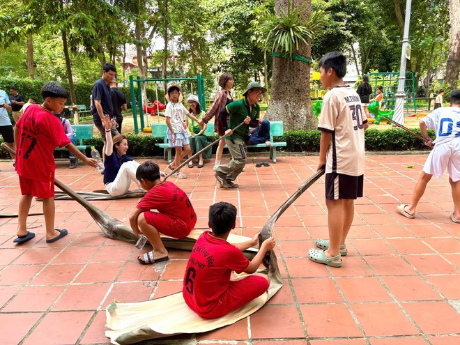 Cầu thủ nhí "Ước mơ sân cỏ" Cúp HTV 2026 trải nghiệm hè ý nghĩa - Ảnh 7.