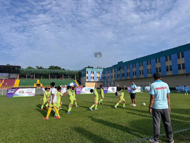 Kịch tính loạt trận Tứ kết VCK Giải "Ước mơ sân cỏ" – Cúp HTV 2026 - Ảnh 1.