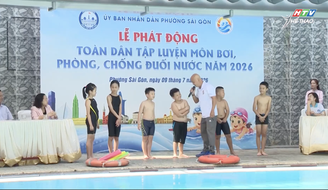 Phường Sài Gòn phát động tập luyện môn bơi phòng chống đuối nước - Ảnh 8.