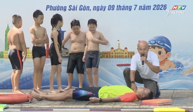 Phường Sài Gòn phát động tập luyện môn bơi phòng chống đuối nước - Ảnh 1.