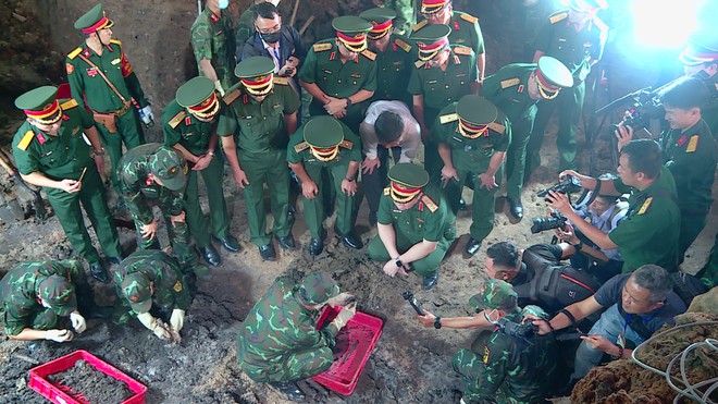 Thời sự HTV ngày 11/7/2026 | TP. Hồ Chí Minh: Đẩy nhanh tiến độ bóc tách, giám định ADN hài cốt liệt sĩ tại Công viên Lê Thị Riêng - Ảnh 1.