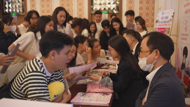 Thời sự trưa HTV ngày 11/7/2026 | "Mẹ ơi! Con vẫn ở đây" tri ân người chiến sĩ đã hiến dâng tuổi xuân cho Tổ quốc - Ảnh 8.