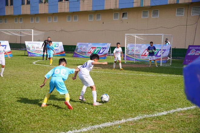 "Ước mơ sân cỏ" HTV Cup 2026 khép lại đầy cảm xúc, gọi tên những nhà vô địch đầu tiên - Ảnh 4.
