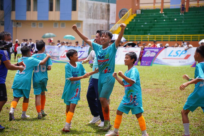 "Ước mơ sân cỏ" Cúp HTV 2026: Một mùa hè đáng nhớ của những giấc mơ bóng đá - Ảnh 19.
