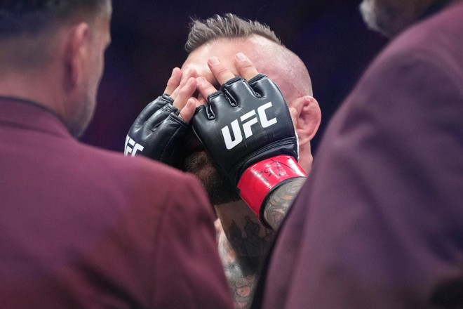 UFC 329: McGregor chấn thương trong ngày tái xuất, Pimblett thắng chỉ sau chưa đầy một phút - Ảnh 6.