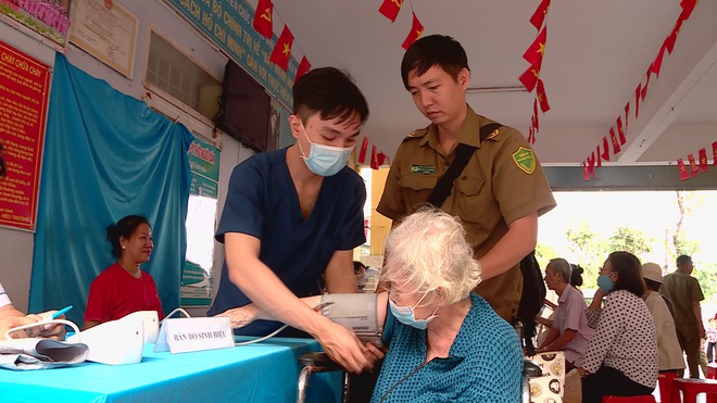 Thời sự trưa HTV ngày 13/7/2026 | TP. Hồ Chí Minh nâng chất lượng chương trình khám sức khỏe toàn dân - Ảnh 1.