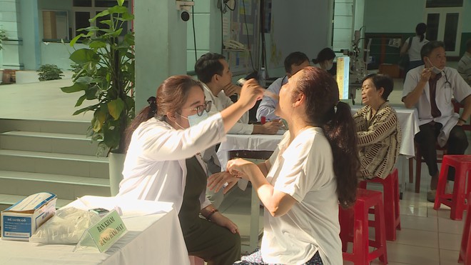 Thời sự trưa HTV ngày 13/7/2026 | TP. Hồ Chí Minh nâng chất lượng chương trình khám sức khỏe toàn dân - Ảnh 3.