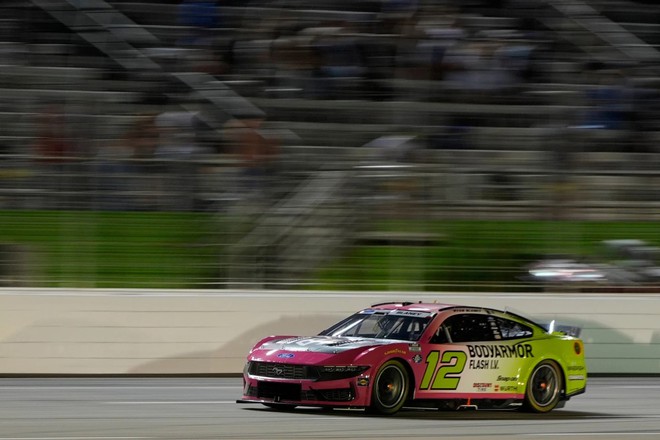 Ryan Blaney chiến thắng kịch tính tại Atlanta sau cuộc đua kéo dài vì thời tiết- Ảnh 3.