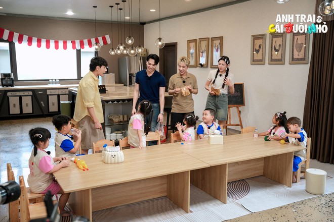 Anh trai và Cái đuôi nhỏ: Muộii, Nicky và Hải Nam khuấy động nhà chung - Ảnh 14.