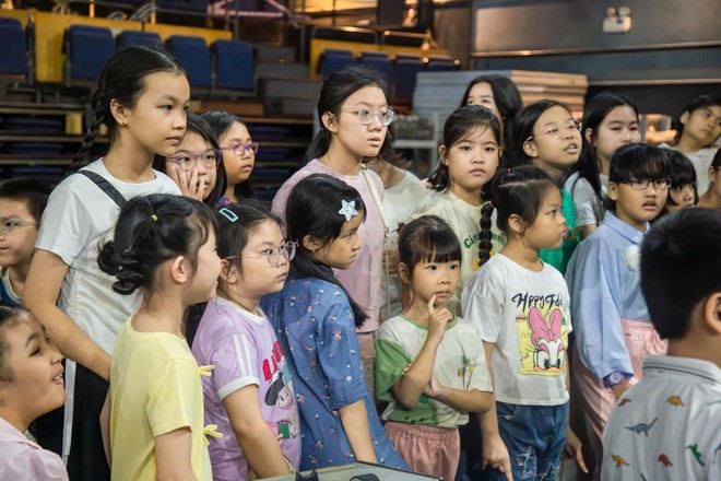 50 em thanh thiếu nhi lần đầu tiên được tham quan "hậu trường" truyền hình- Ảnh 9.