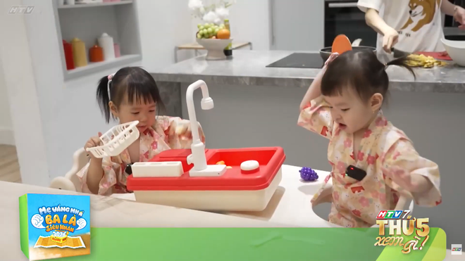 Mẹ vắng nhà, Ba là siêu nhân - 21g thứ Năm (16/7) trên HTV7 - Ảnh 1.