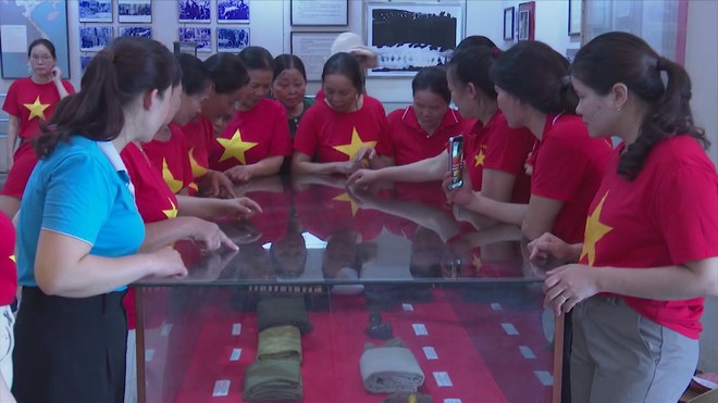 Dòng người về Ngã ba Đồng Lộc tri ân các anh hùng liệt sĩ - Ảnh 4.