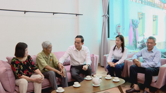 Thời sự HTV ngày 17/7/2026 | Tổng Bí thư, Chủ tịch nước Tô Lâm dâng hương tưởng niệm các Anh hùng Liệt sĩ tại Công viên Lê Thị Riêng - Ảnh 4.