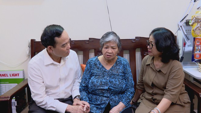 Thời sự HTV ngày 17/7/2026 | Tổng Bí thư, Chủ tịch nước Tô Lâm dâng hương tưởng niệm các Anh hùng Liệt sĩ tại Công viên Lê Thị Riêng - Ảnh 5.