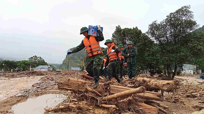Tìm thấy thi thể 3 nạn nhân bị lũ cuốn ở Lai Châu - Ảnh 5.