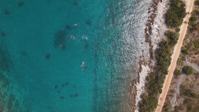 Croatia: Xuống đáy biển ngắm tác phẩm điêu khắc - Ảnh 3.