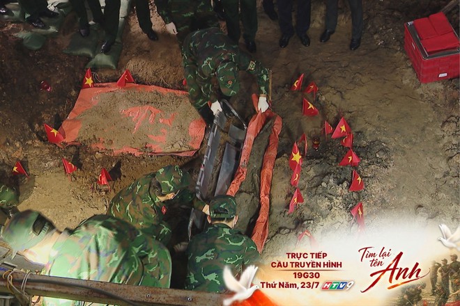 Nghẹn ngào bài thơ "Mẹ ơi, con vẫn ở đây" tri ân người đồng đội- Ảnh 2.