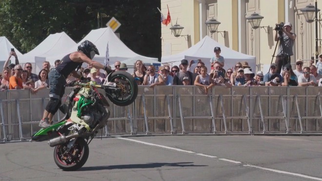 Hơn 2.500 mô tô tham gia Lễ hội Motostolitsa ở Saint Petersburg, Nga - Ảnh 1.