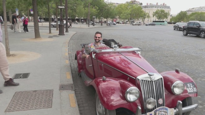 Diễu hành xe cổ lần thứ 19 tại Paris, Pháp - Ảnh 3.