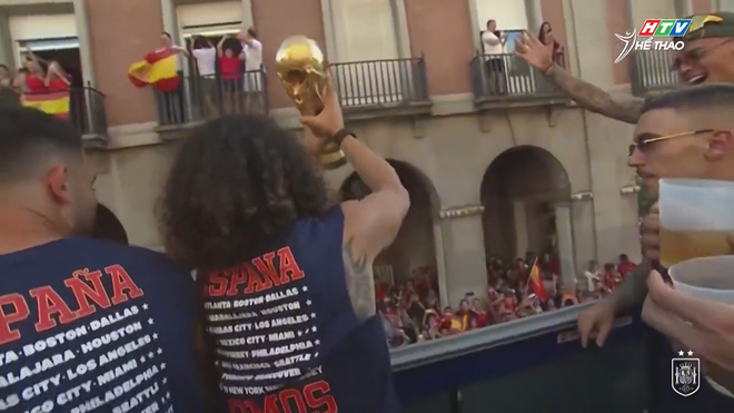 Biển người Tây Ban Nha chào đón nhà vô địch World Cup- Ảnh 3.