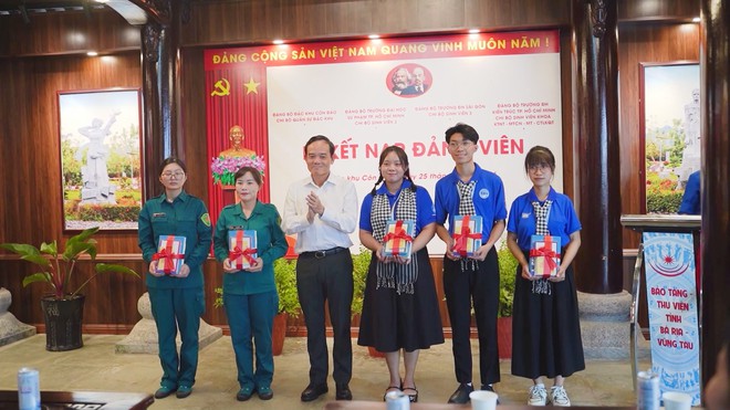 Thời sự trưa HTV ngày 26/7/2026 | Rực rỡ bản hùng ca "Việt Nam hợp nhất" – Khánh thành công trình bích họa "Việt Nam tươi đẹp" thứ 22- Ảnh 5.