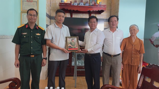 Thời sự trưa HTV ngày 26/7/2026 | Rực rỡ bản hùng ca "Việt Nam hợp nhất" – Khánh thành công trình bích họa "Việt Nam tươi đẹp" thứ 22- Ảnh 8.