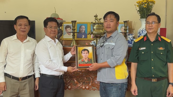 Thời sự trưa HTV ngày 26/7/2026 | Rực rỡ bản hùng ca "Việt Nam hợp nhất" – Khánh thành công trình bích họa "Việt Nam tươi đẹp" thứ 22- Ảnh 6.