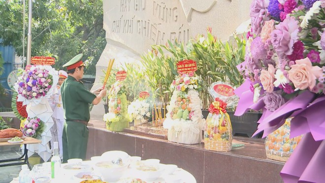 Thời sự trưa HTV ngày 27/7/2026 | Đoàn đại biểu TP. Hồ Chí Minh dâng hoa, dâng hương tưởng niệm các anh hùng liệt sĩ - Ảnh 6.