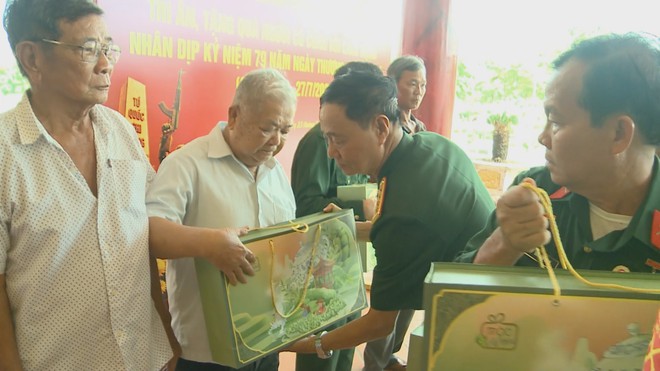 Thời sự trưa HTV ngày 27/7/2026 | Đoàn đại biểu TP. Hồ Chí Minh dâng hoa, dâng hương tưởng niệm các anh hùng liệt sĩ - Ảnh 7.