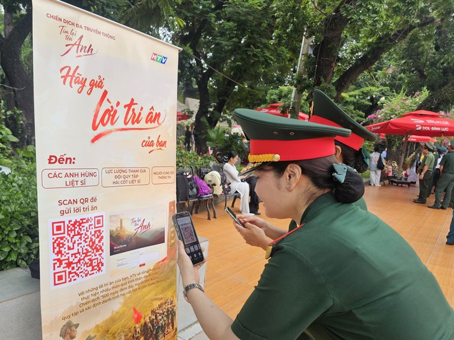 Những dòng người thành kính về nơi tưởng niệm các Anh hùng liệt sĩ - Ảnh 7.