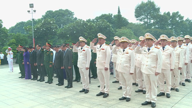 Thời sự HTV ngày 27/7/2026 | Đoàn đại biểu TP. Hồ Chí Minh dâng hoa, dâng hương tưởng niệm các anh hùng liệt sĩ - Ảnh 1.