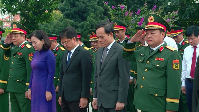 Thời sự HTV ngày 27/7/2026 | Đoàn đại biểu TP. Hồ Chí Minh dâng hoa, dâng hương tưởng niệm các anh hùng liệt sĩ - Ảnh 3.
