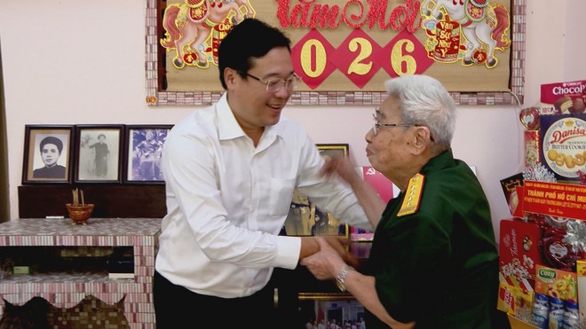 Thời sự HTV ngày 27/7/2026 | Đoàn đại biểu TP. Hồ Chí Minh dâng hoa, dâng hương tưởng niệm các anh hùng liệt sĩ - Ảnh 4.