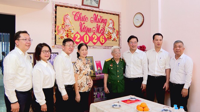 Thời sự HTV ngày 27/7/2026 | Đoàn đại biểu TP. Hồ Chí Minh dâng hoa, dâng hương tưởng niệm các anh hùng liệt sĩ - Ảnh 6.
