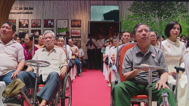 Thời sự HTV ngày 27/7/2026 | Đoàn đại biểu TP. Hồ Chí Minh dâng hoa, dâng hương tưởng niệm các anh hùng liệt sĩ - Ảnh 8.