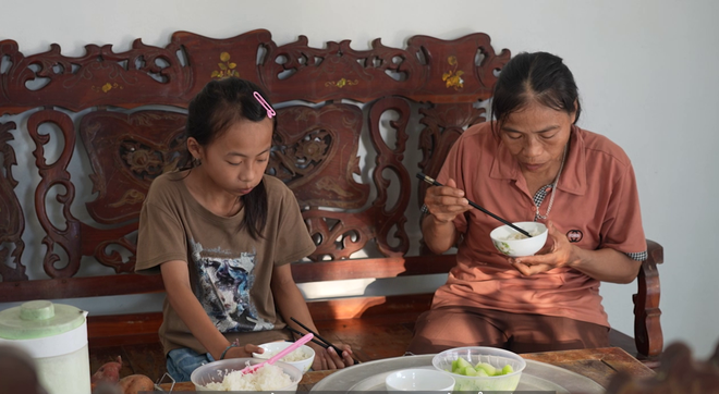 Mái ấm gia đình Việt: Cô bé chỉ ước mẹ khỏe mạnh để ở bên mình lâu hơn- Ảnh 11.