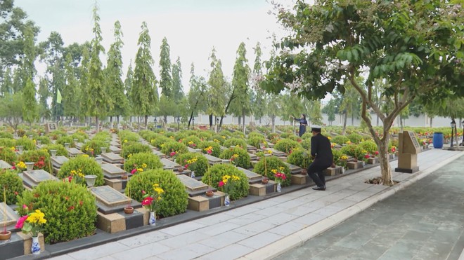 Lãnh đạo TP. Hồ Chí Minh dâng hương tưởng niệm các Anh hùng liệt sĩ tại Nghĩa trang Liệt sĩ Bà Rịa - Vũng Tàu - Ảnh 8.