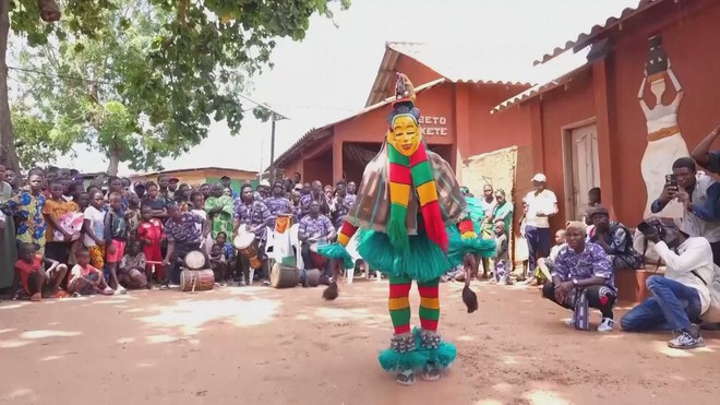 Hàng ngàn người tham gia Festival Mặt nạ ở Benin - Ảnh 4.