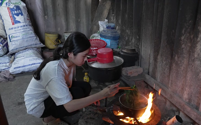 Mái ấm gia đình Việt: Chị gái gác lại giấc mơ đại học để nuôi em đến trường - Ảnh 3.