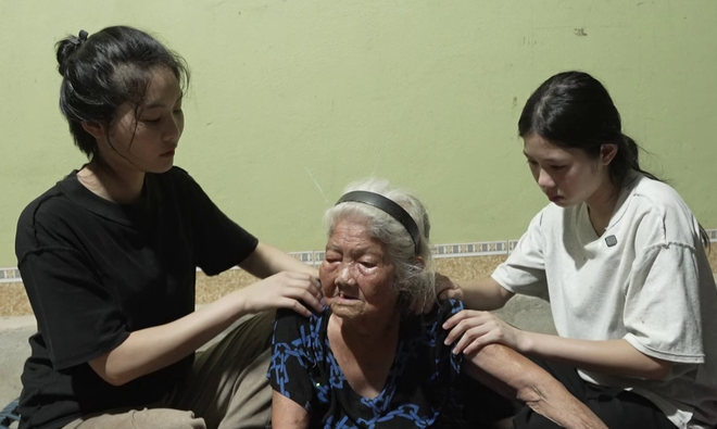 Mái ấm gia đình Việt: Chị gái gác lại giấc mơ đại học để nuôi em đến trường - Ảnh 1.