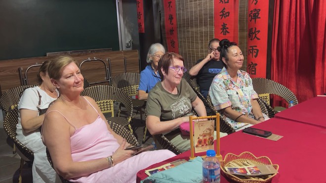 Du khách quốc tế hào hứng trải nghiệm di sản ca trù - Ảnh 3.