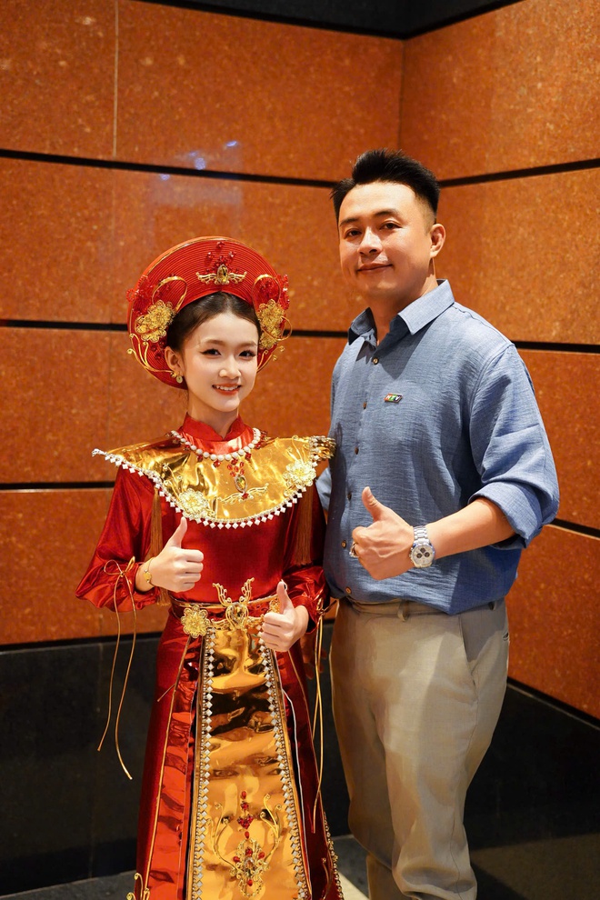 Ca sĩ Thiên Kim mở màn "Dậy sóng Bạch Đằng Giang" đầy cảm xúc - Ảnh 11.
