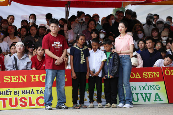 Quân A.P trao 150 triệu đồng cho các em nhỏ trong "Mái ấm gia đình Việt" - Ảnh 1.