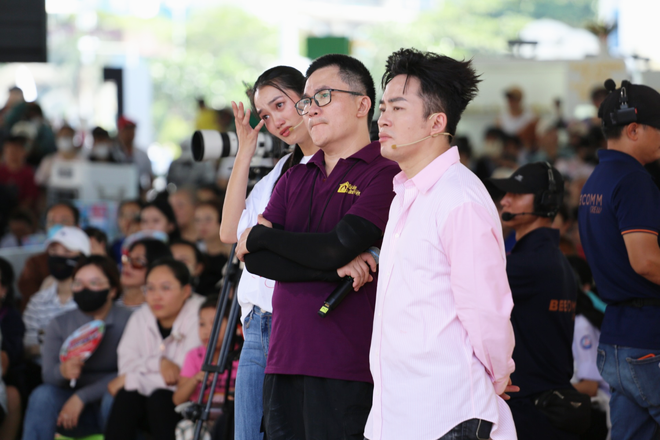 Quân A.P trao 150 triệu đồng cho các em nhỏ trong "Mái ấm gia đình Việt" - Ảnh 5.