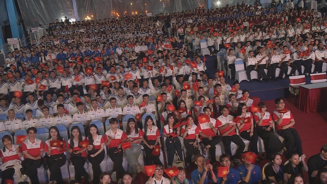 Nhìn lại 50 năm Thành phố mang tên Bác với Cầu truyền hình "Rạng rỡ tên Người" - Ảnh 4.
