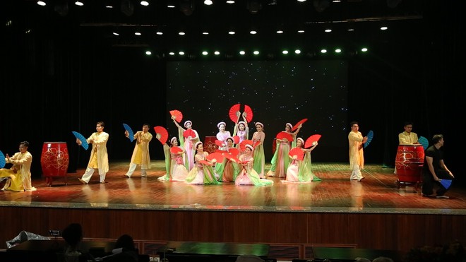 "Trái Tim Múa 7 – Việt Nam tinh hoa diễn xướng": Khi chất liệu truyền thống được kể bằng ngôn ngữ đương đại - Ảnh 2.